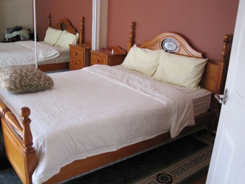 17 Rylandes Drive, Gladstone Park VIC 3043