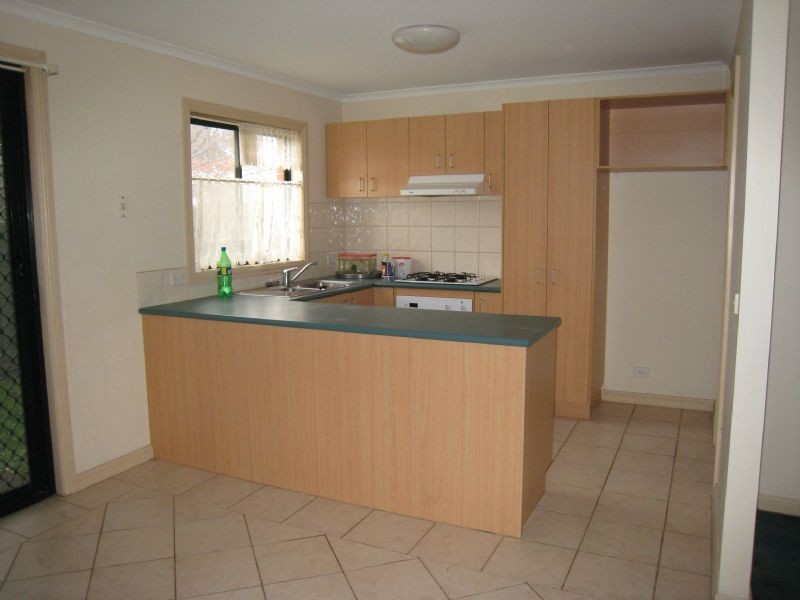 4/8 Knight Crescent, Roxburgh Park VIC 3064