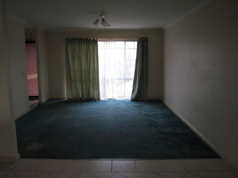 4/8 Knight Crescent, Roxburgh Park VIC 3064