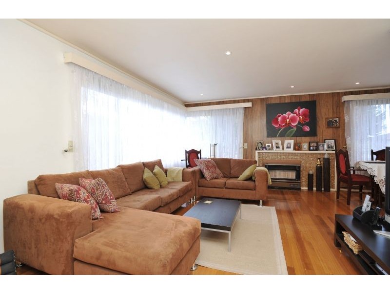 10 Aitken Place, Gladstone Park VIC 3043