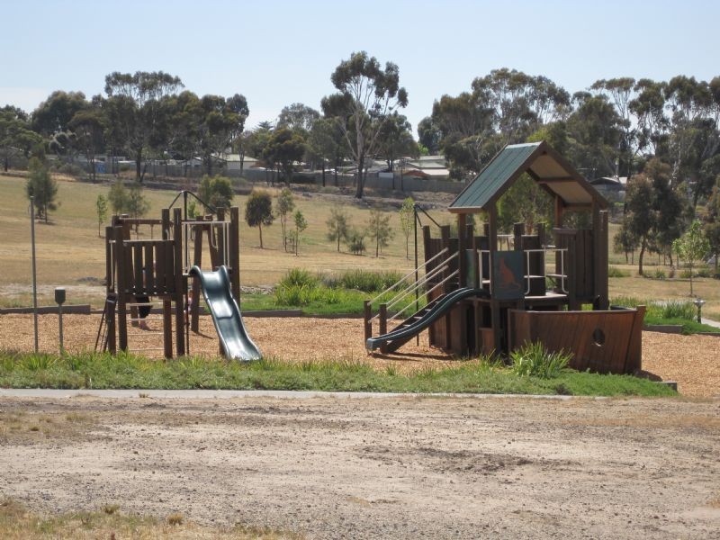 6 Wolfson Court, Attwood VIC 3049