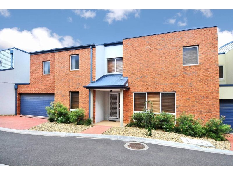 10/2 Lanark Way, Gowanbrae VIC 3043