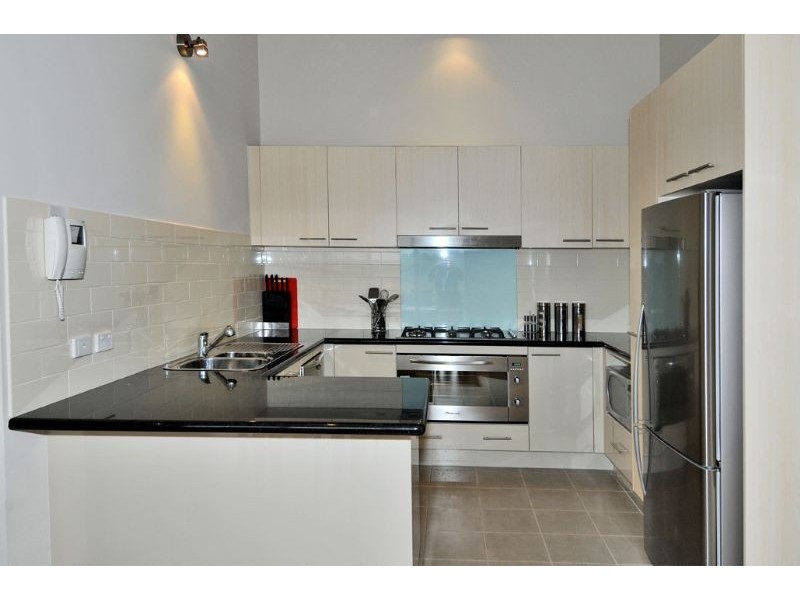 10/2 Lanark Way, Gowanbrae VIC 3043