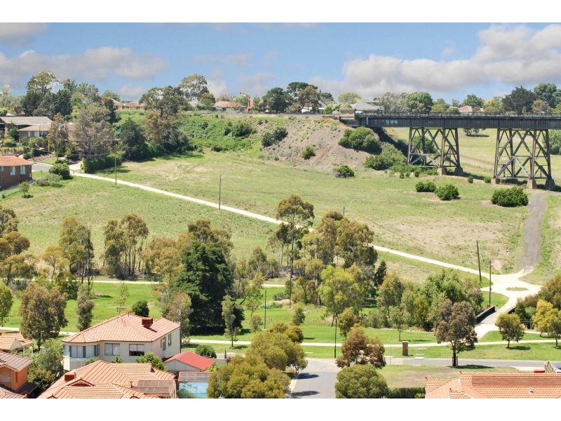 10/2 Lanark Way, Gowanbrae VIC 3043