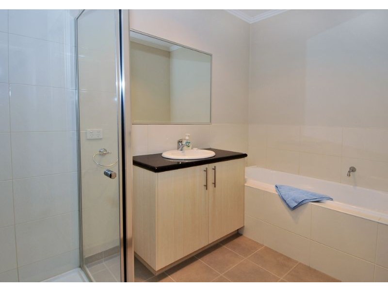 10/2 Lanark Way, Gowanbrae VIC 3043