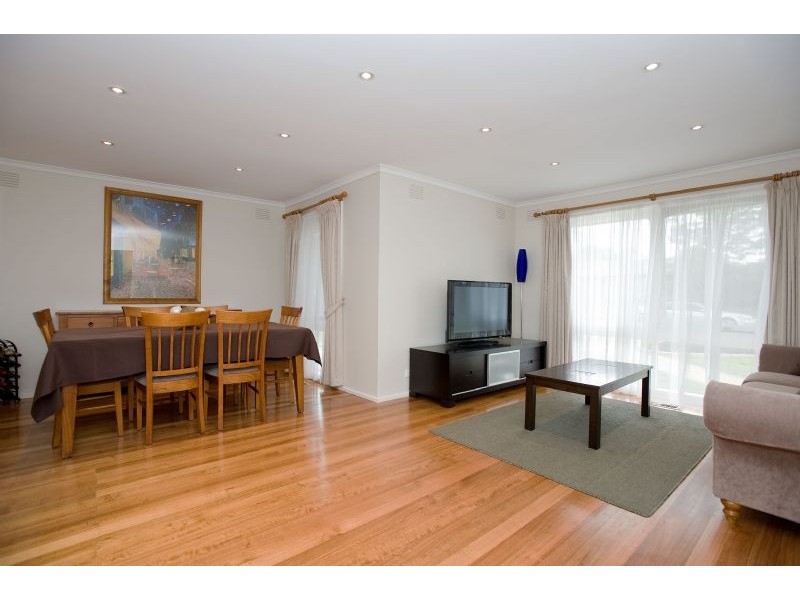 23 Grantley Drive, Gladstone Park VIC 3043