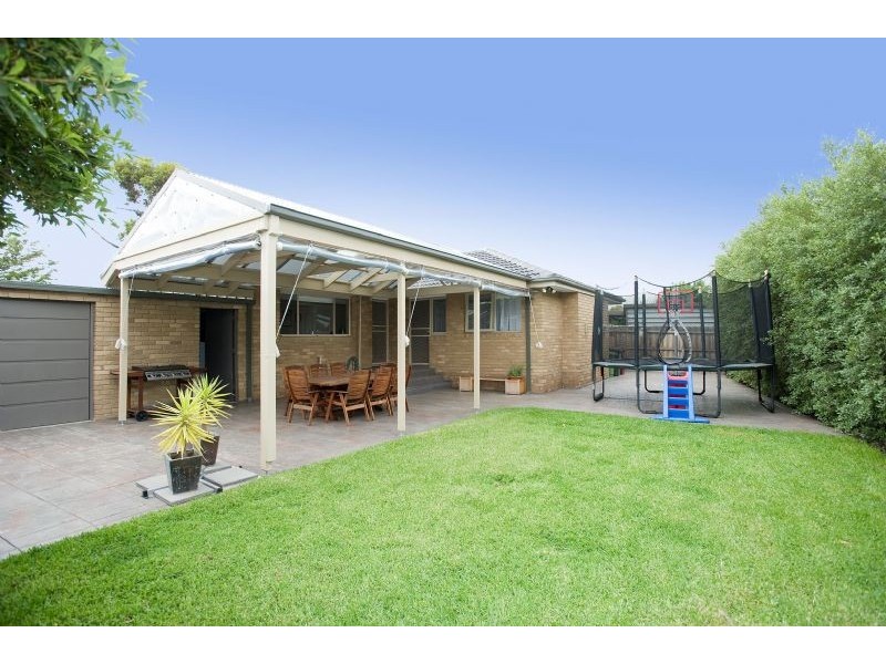 23 Grantley Drive, Gladstone Park VIC 3043