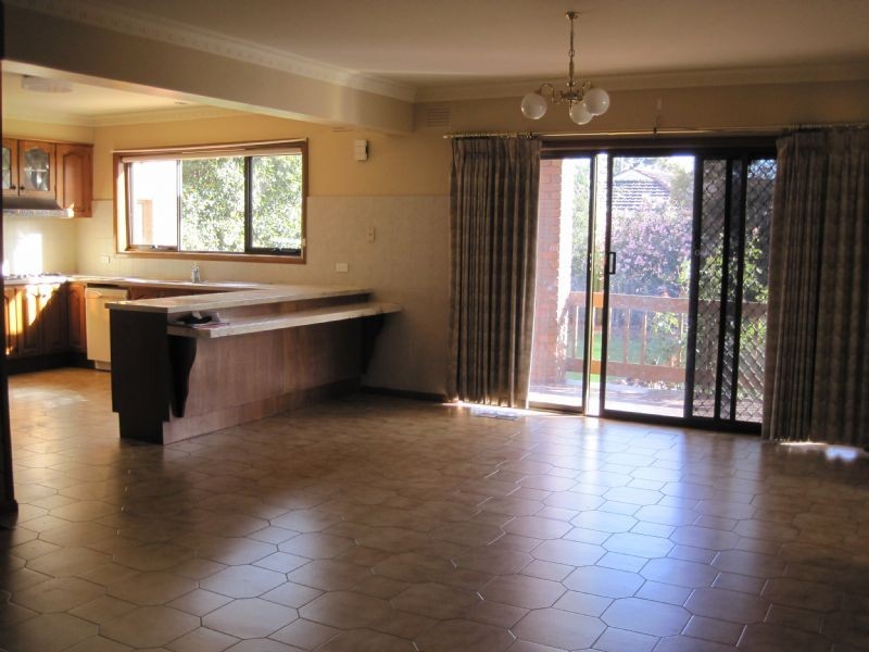 4 Chester Close, Greenvale VIC 3059