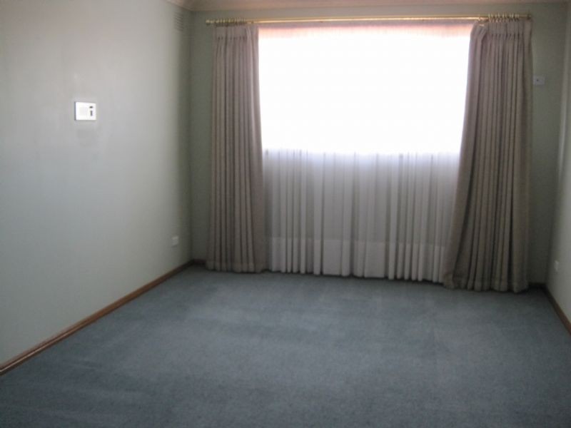 4 Chester Close, Greenvale VIC 3059