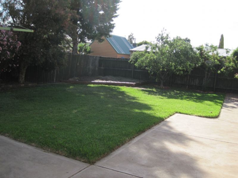 4 Chester Close, Greenvale VIC 3059