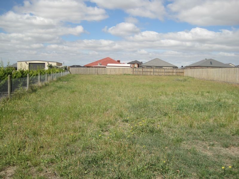 51 Highgrove Drive, Sunbury VIC 3429