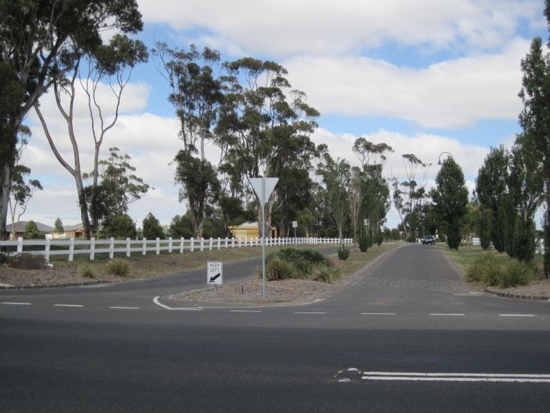 51 Highgrove Drive, Sunbury VIC 3429