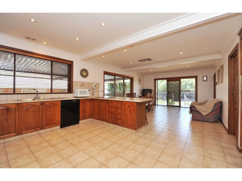 64 Kenny Street, Attwood VIC 3049