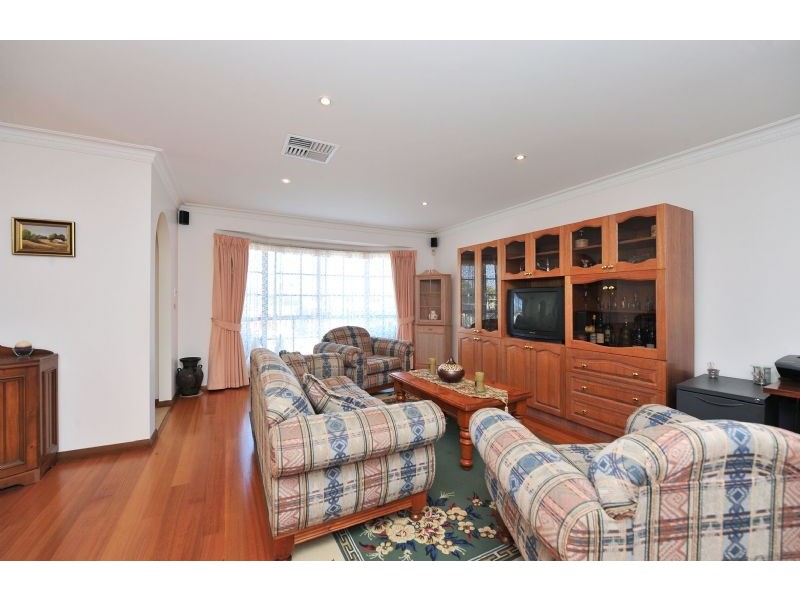 64 Kenny Street, Attwood VIC 3049