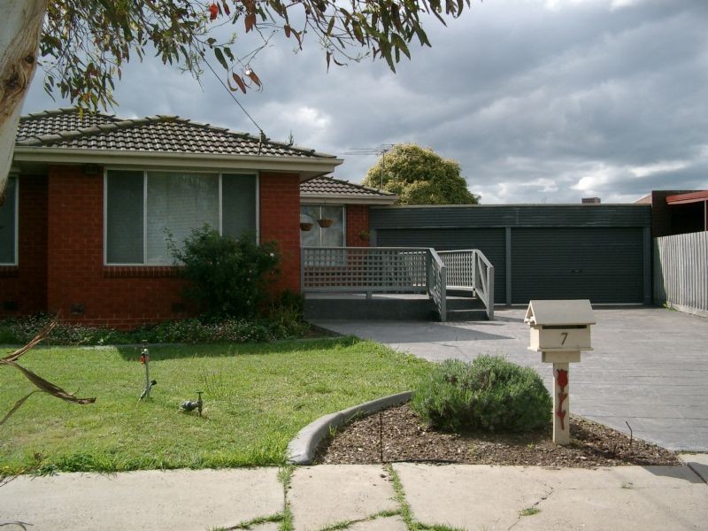 7 Fiona Court, Gladstone Park VIC 3043