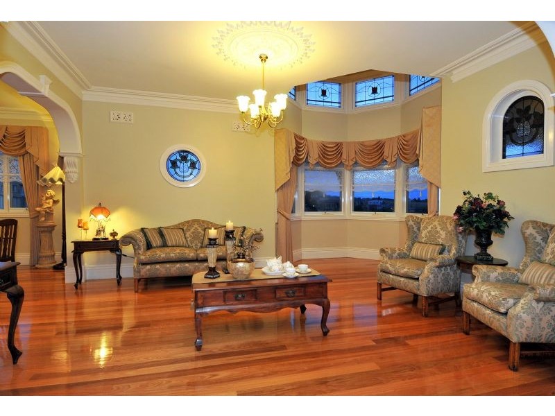 8 Clare Boulevard, Greenvale VIC 3059