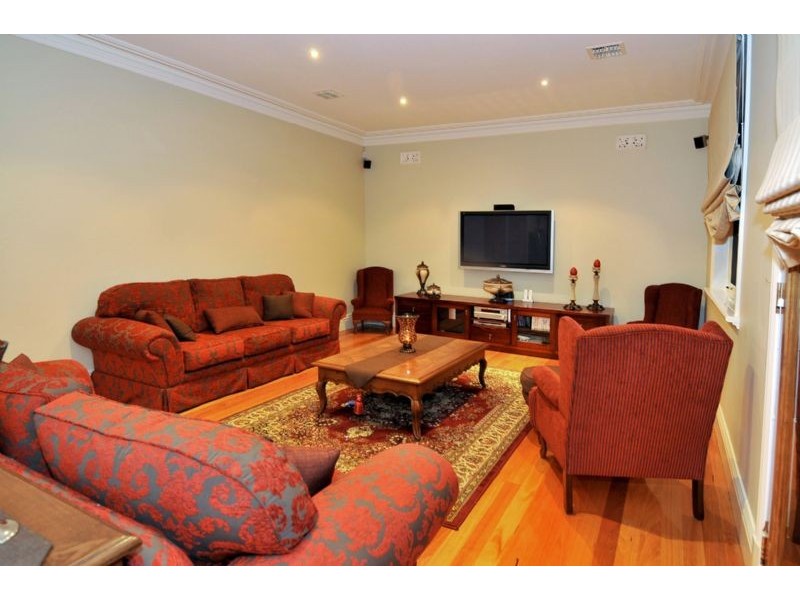 8 Clare Boulevard, Greenvale VIC 3059