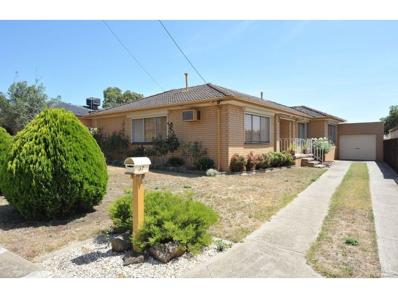 37 Lyndhurst Road, Gladstone Park VIC 3043