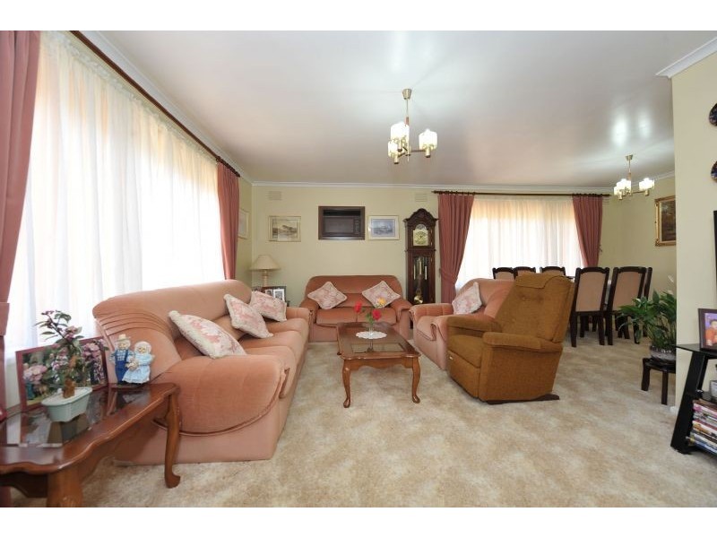 37 Lyndhurst Road, Gladstone Park VIC 3043