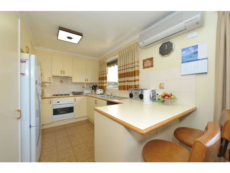 37 Lyndhurst Road, Gladstone Park VIC 3043