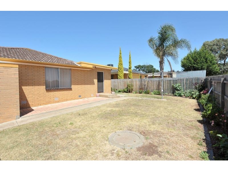 37 Lyndhurst Road, Gladstone Park VIC 3043