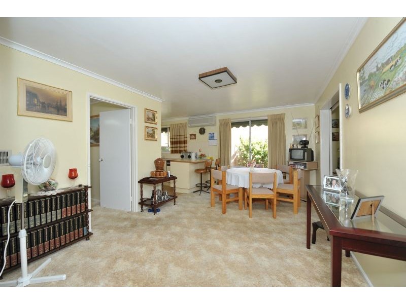 37 Lyndhurst Road, Gladstone Park VIC 3043