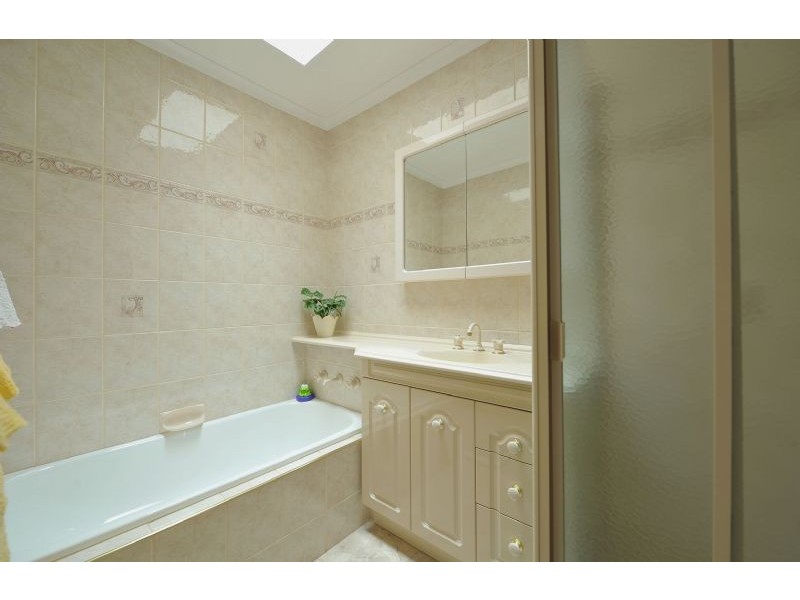 37 Lyndhurst Road, Gladstone Park VIC 3043