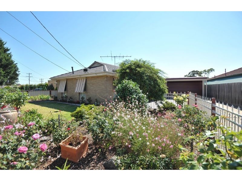 35 Elmhurst Road, Gladstone Park VIC 3043