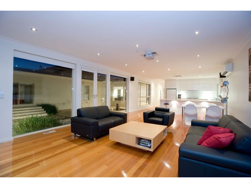 8 Kirkwell Court, Greenvale VIC 3059