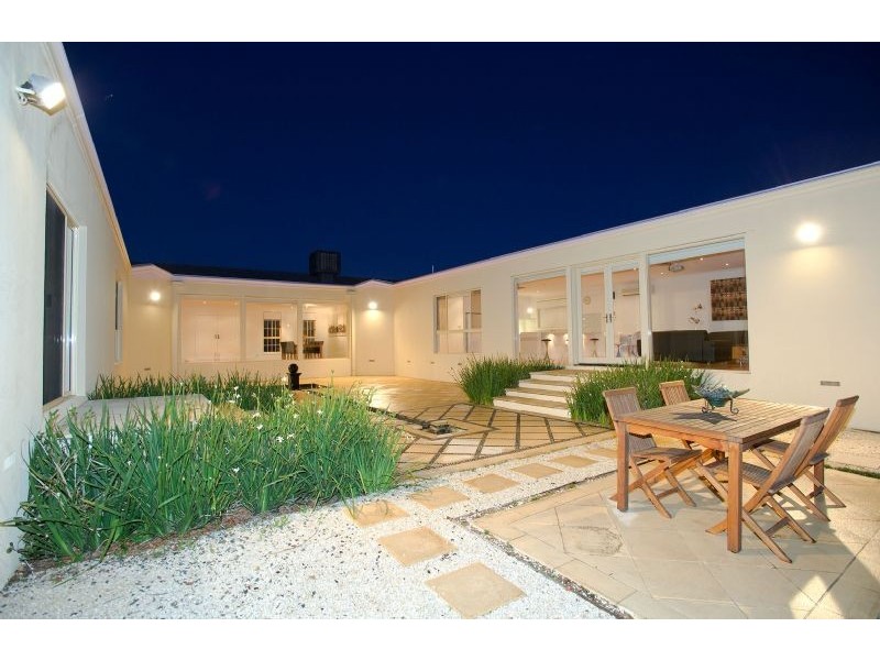 8 Kirkwell Court, Greenvale VIC 3059