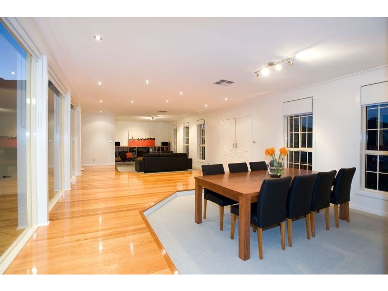 8 Kirkwell Court, Greenvale VIC 3059