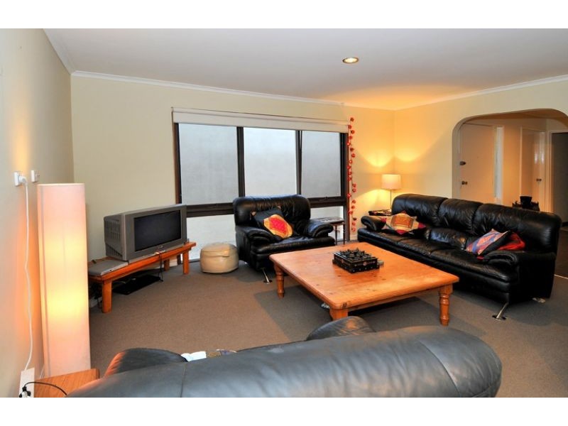 70 Lenoak Street, Gladstone Park VIC 3043