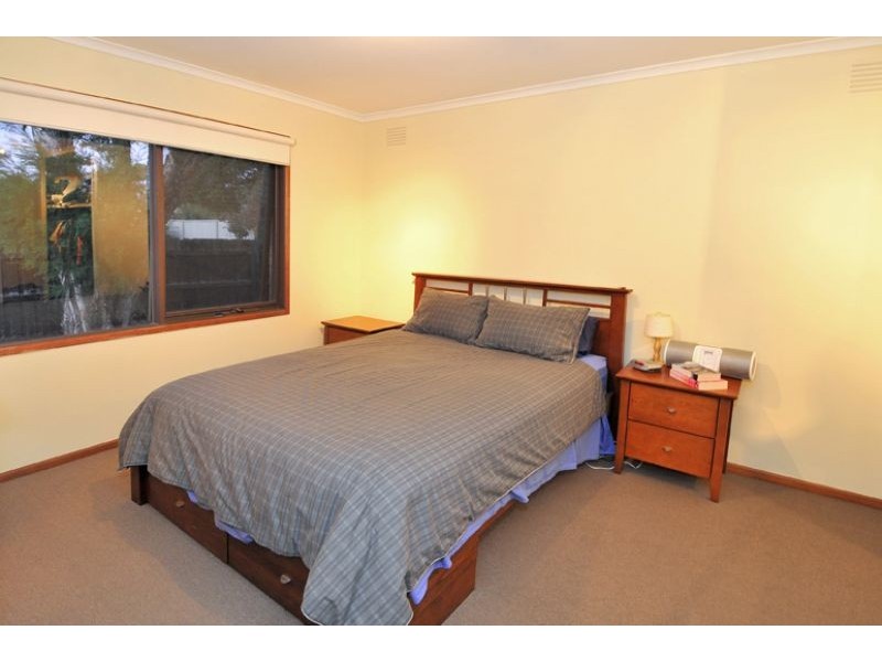 70 Lenoak Street, Gladstone Park VIC 3043
