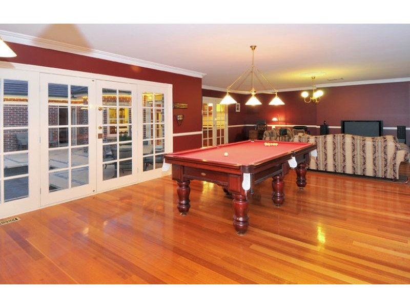 5 Lockhart Avenue, Attwood VIC 3049