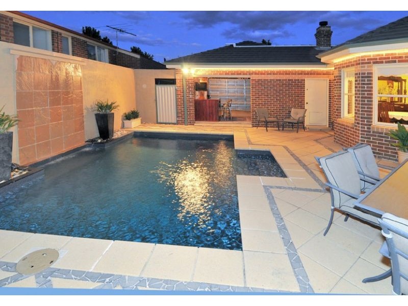 5 Lockhart Avenue, Attwood VIC 3049