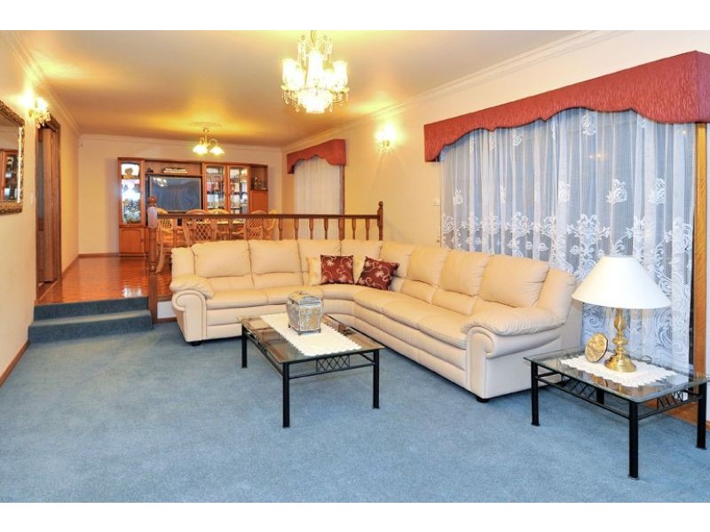 1 Van Court, Gladstone Park VIC 3043