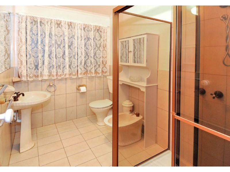 1 Van Court, Gladstone Park VIC 3043