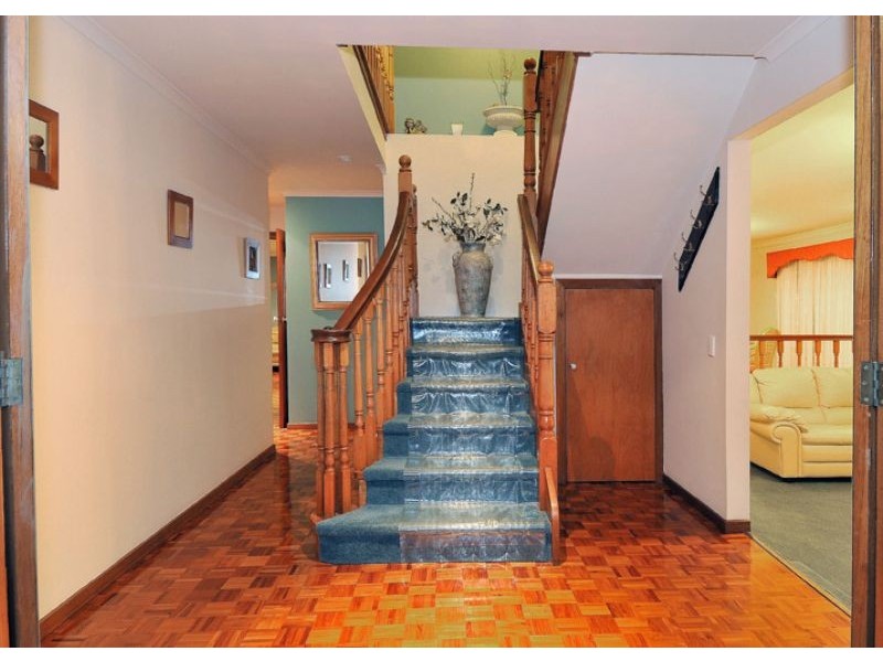 1 Van Court, Gladstone Park VIC 3043