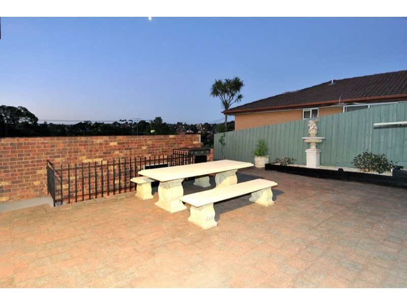1 Van Court, Gladstone Park VIC 3043