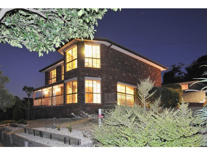 1 Van Court, Gladstone Park VIC 3043