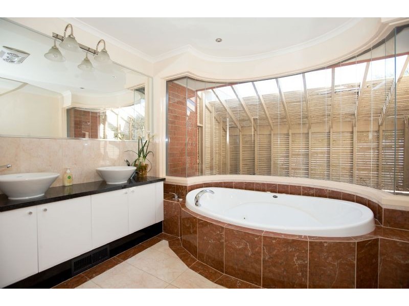 111 Kirkham Drive, Greenvale VIC 3059