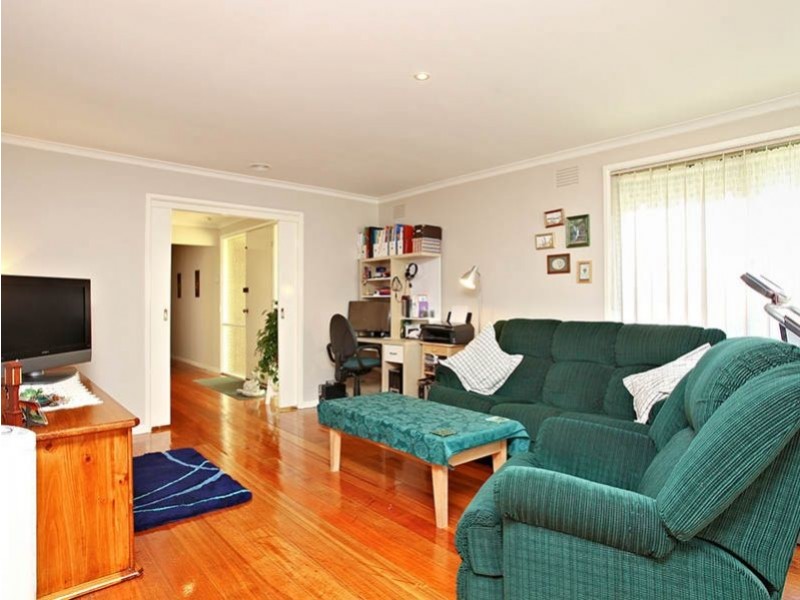 5 Neath Close, Gladstone Park VIC 3043