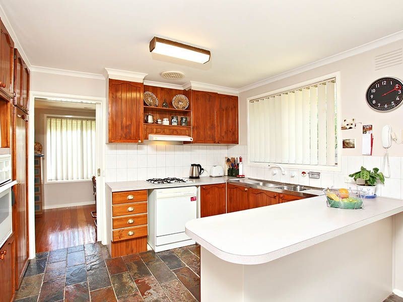 5 Neath Close, Gladstone Park VIC 3043