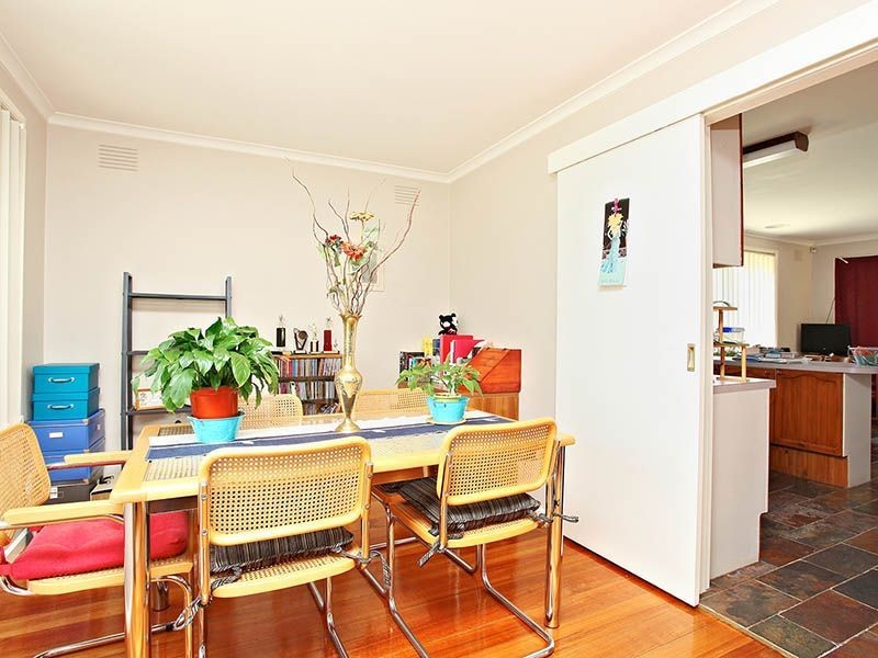 5 Neath Close, Gladstone Park VIC 3043