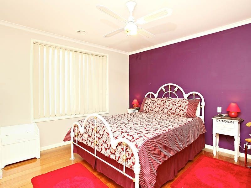 5 Neath Close, Gladstone Park VIC 3043