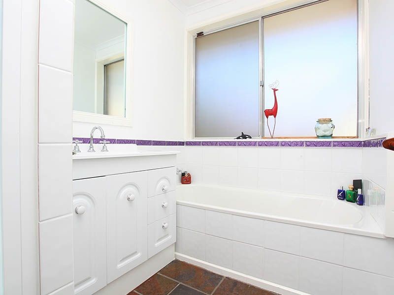 5 Neath Close, Gladstone Park VIC 3043