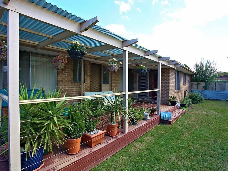 5 Neath Close, Gladstone Park VIC 3043
