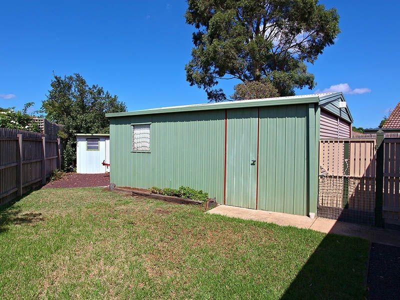 5 Neath Close, Gladstone Park VIC 3043