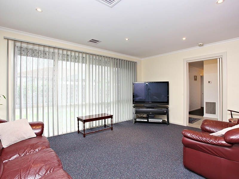 38 Linacre Crescent, Gladstone Park VIC 3043