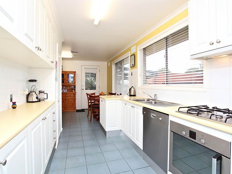 38 Linacre Crescent, Gladstone Park VIC 3043